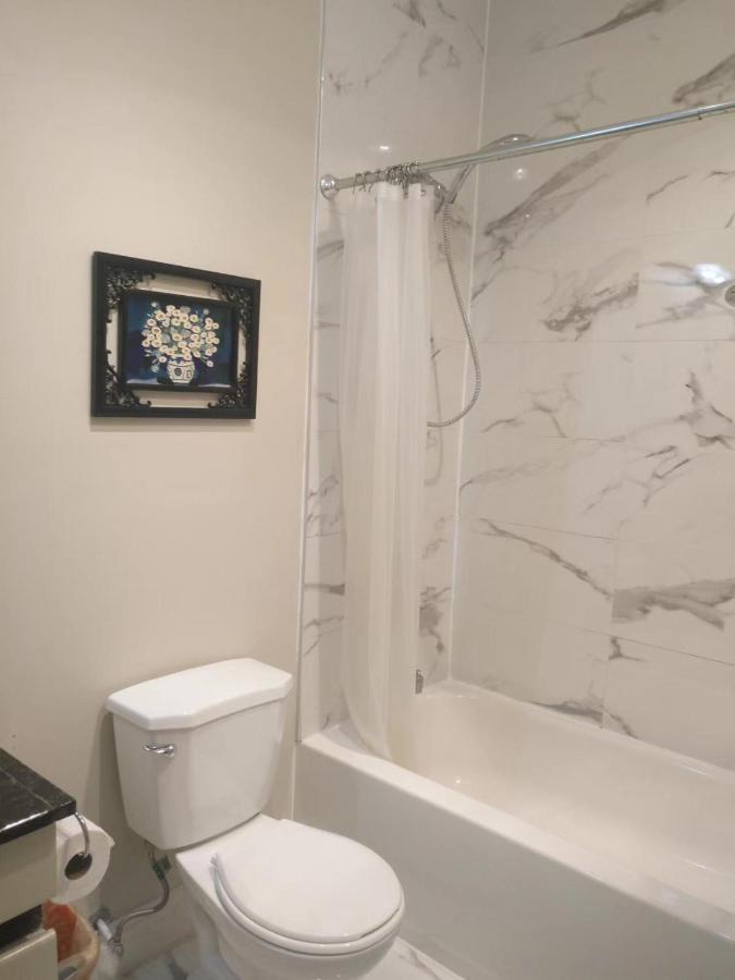 Lakeside Private Suite-Queen Bed Room Tottenham Экстерьер фото