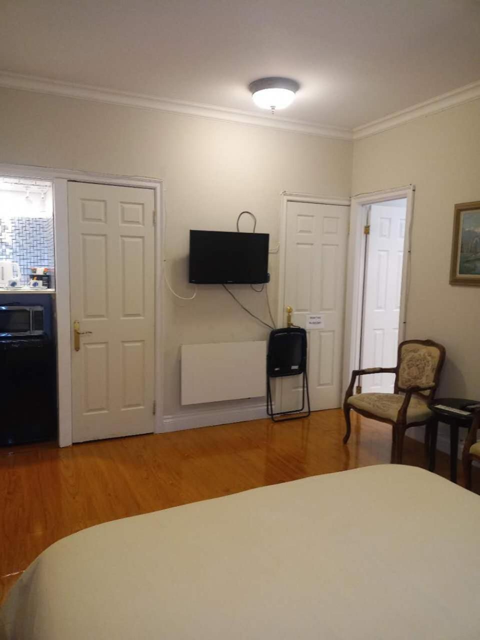 Lakeside Private Suite-Queen Bed Room Tottenham Экстерьер фото